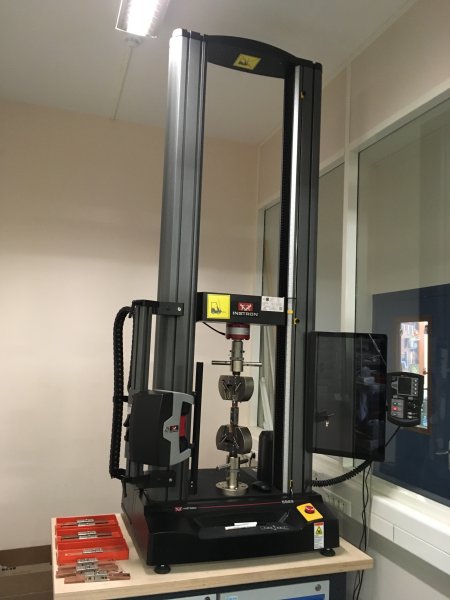 Machine de traction INSTRON 5969